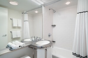 Combined shower/bathtub, hair dryer, dressing gowns, towels