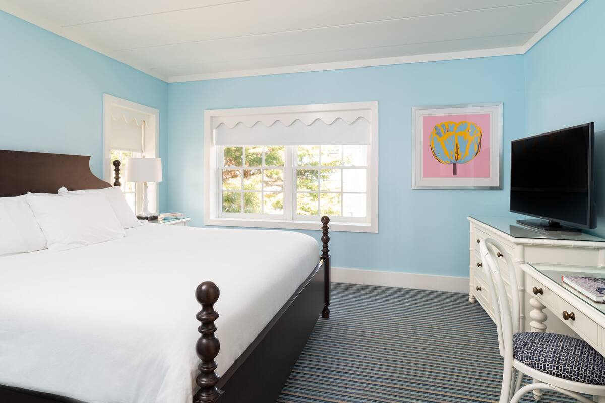 Premium bedding, WiFi (free), bed sheets
