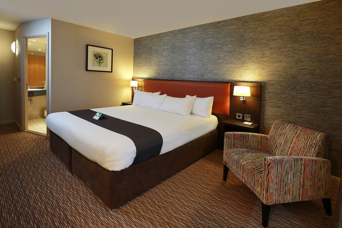 in-room safe, desk, laptop workspace, iron/ironing board