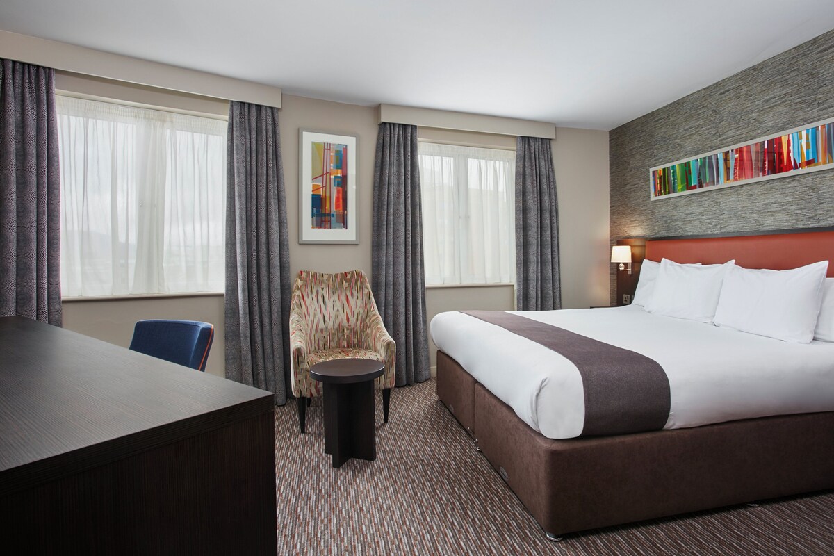 In-room safe, desk, laptop workspace, iron/ironing board