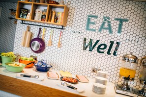 Daily buffet breakfast for a fee - Holiday Inn Belfast City Centre by IHG (Belfast)
