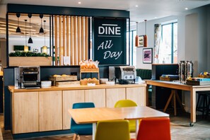 Daily buffet breakfast (GBP 16.50 per person)