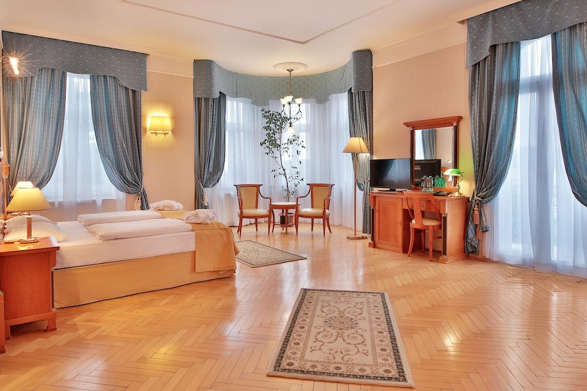 Deluxe Double Room | Minibar, in-room safe, desk, soundproofing