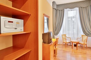 Minibar, coffres-forts dans les chambres, bureau, chambres insonorisées