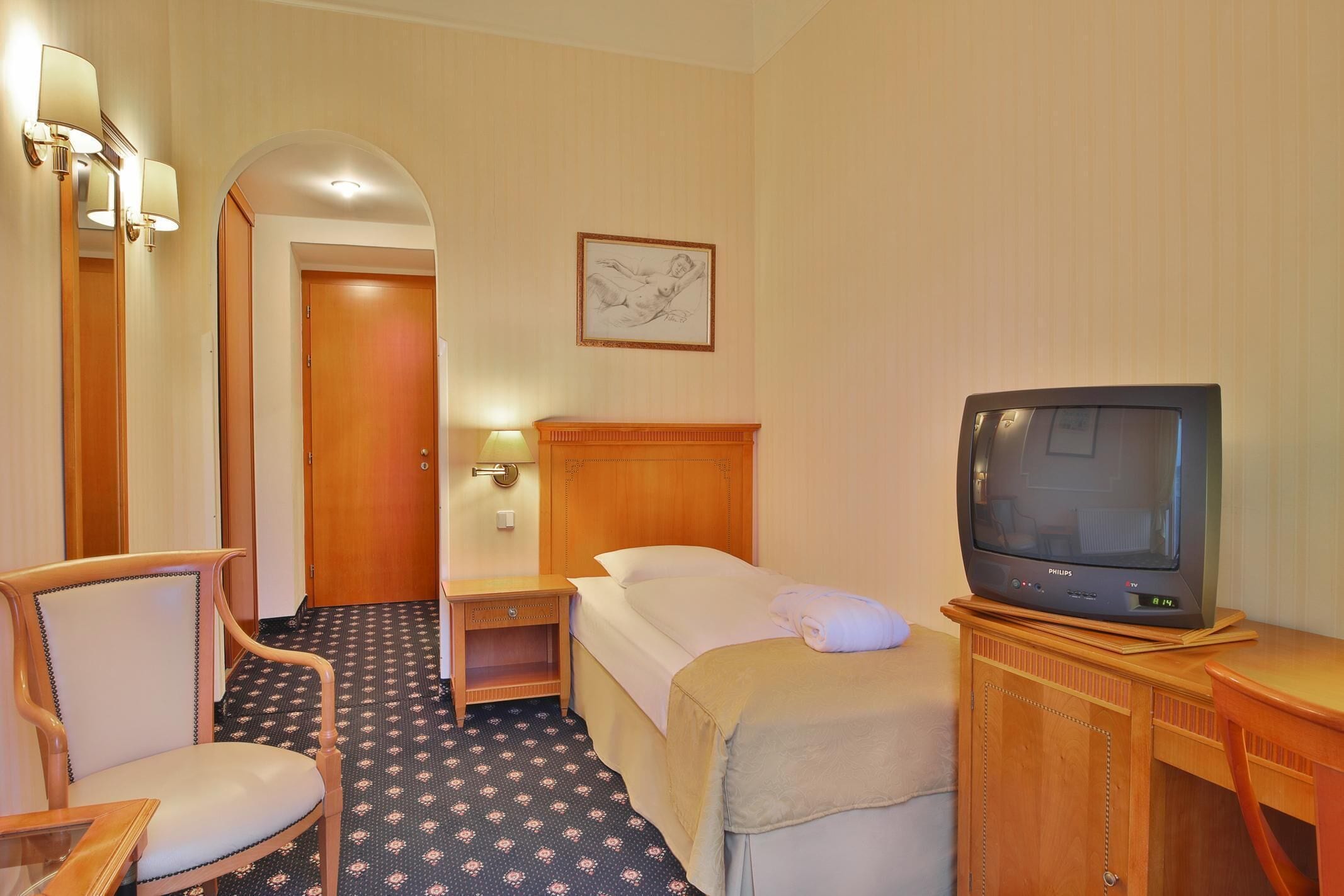 Standard Single Room | Minibar, in-room safe, desk, soundproofing