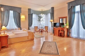 Deluxe Double Room | Minibar, in-room safe, desk, soundproofing