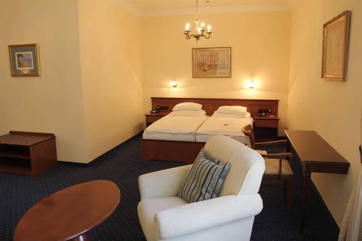 deluxe double room | 1 bedroom, minibar, in-room safe, desk