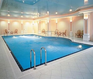 Indoor pool, sun loungers