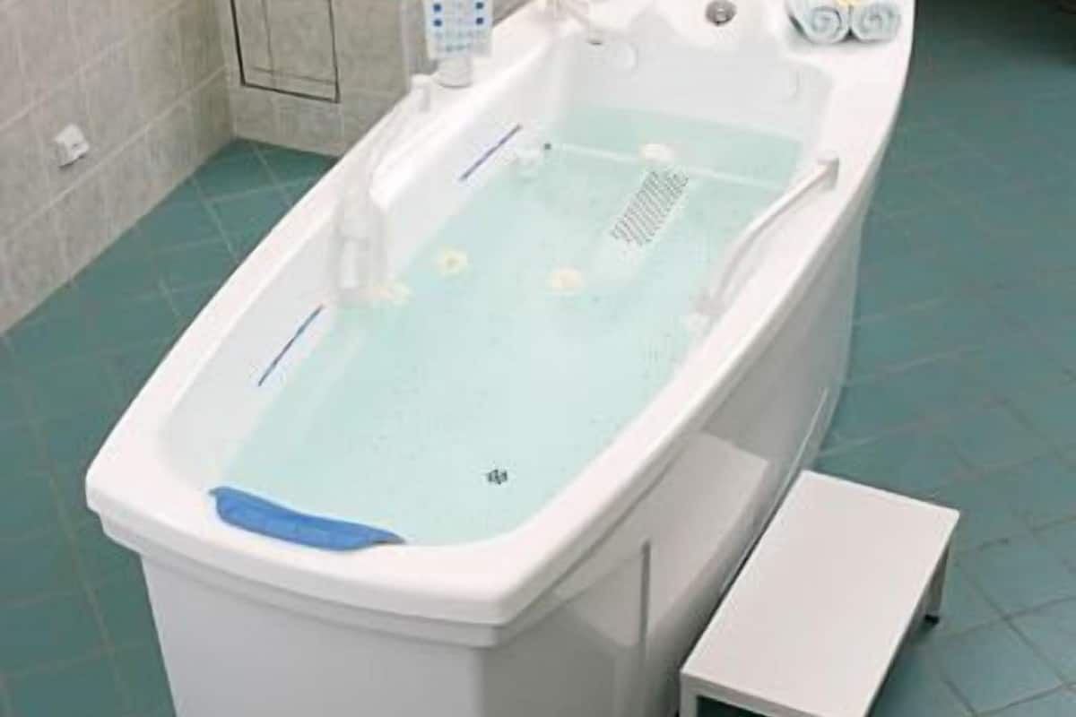 sauna, hot tub, body treatments, facials, massage/treatment rooms