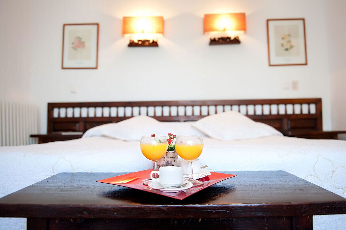 Family Room | Desk, free WiFi, bed sheets