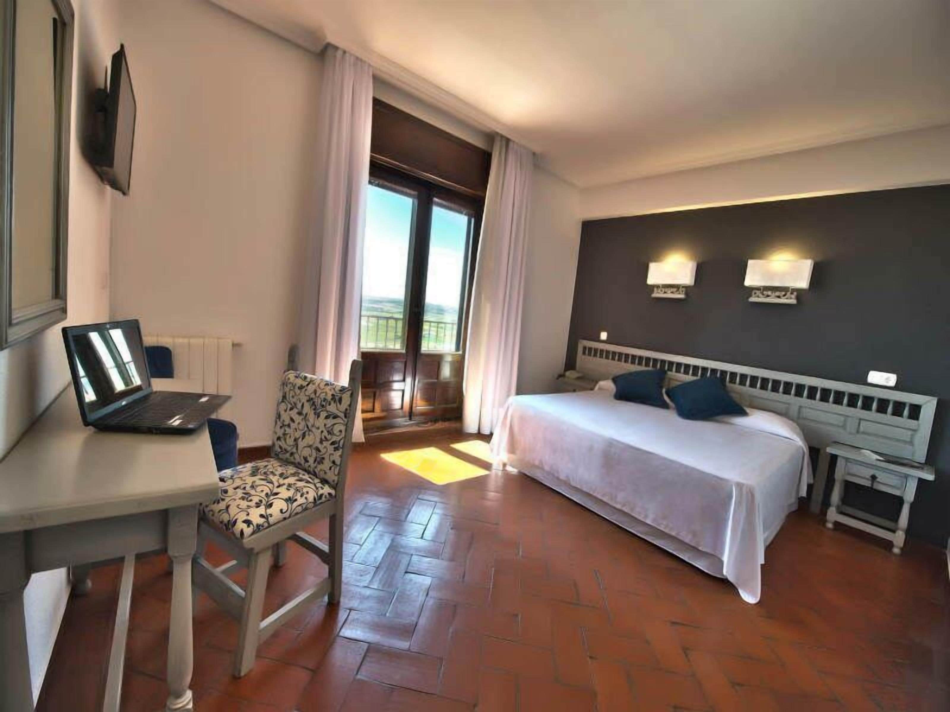 superior double room | desk, free wifi, bed sheets