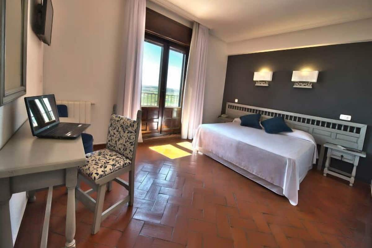 superior double room | desk, free wifi, bed sheets