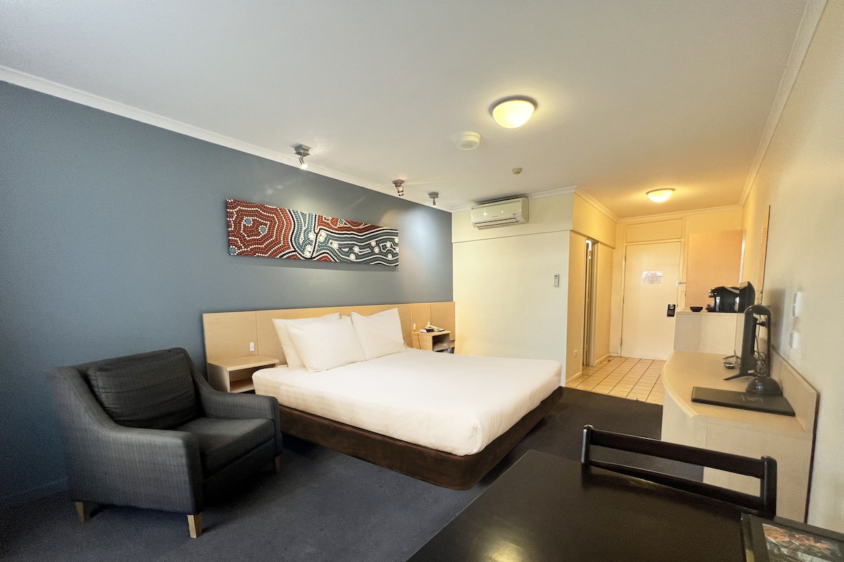 Deluxe Room, Balcony | In-room safe, desk, iron/ironing board, free WiFi