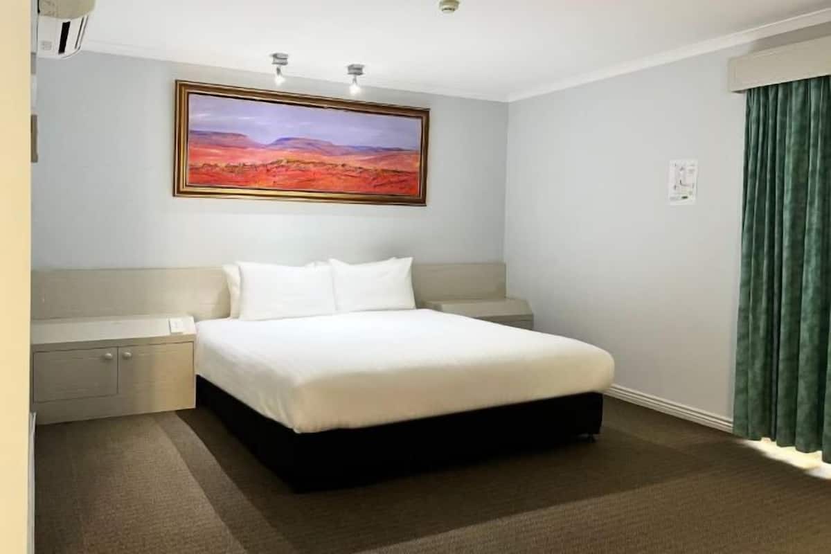 In-room safe, desk, iron/ironing board, free WiFi