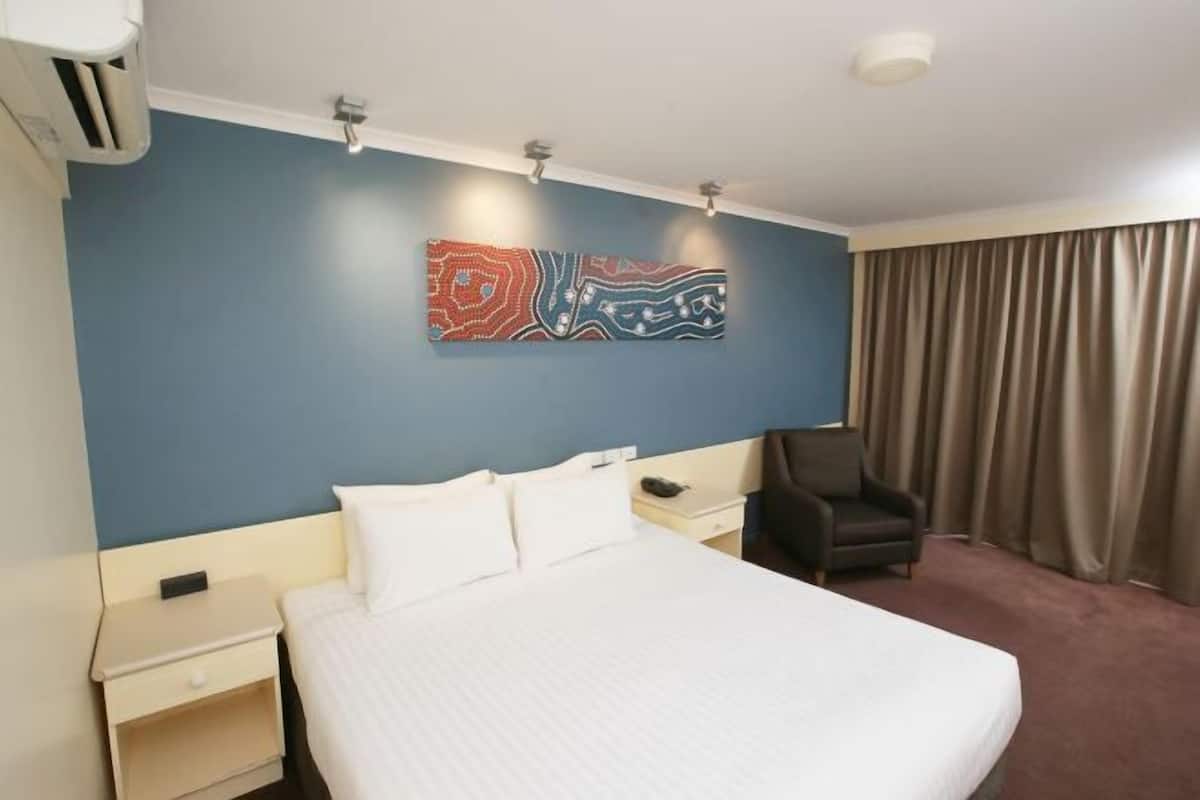 In-room safe, desk, iron/ironing board, free WiFi