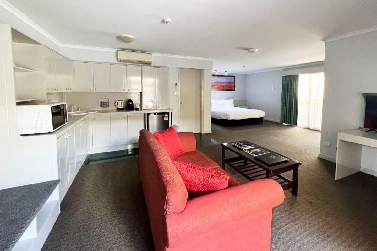 Deluxe Studio, 1 King Bed | Private kitchen | Mini-fridge, coffee/tea maker
