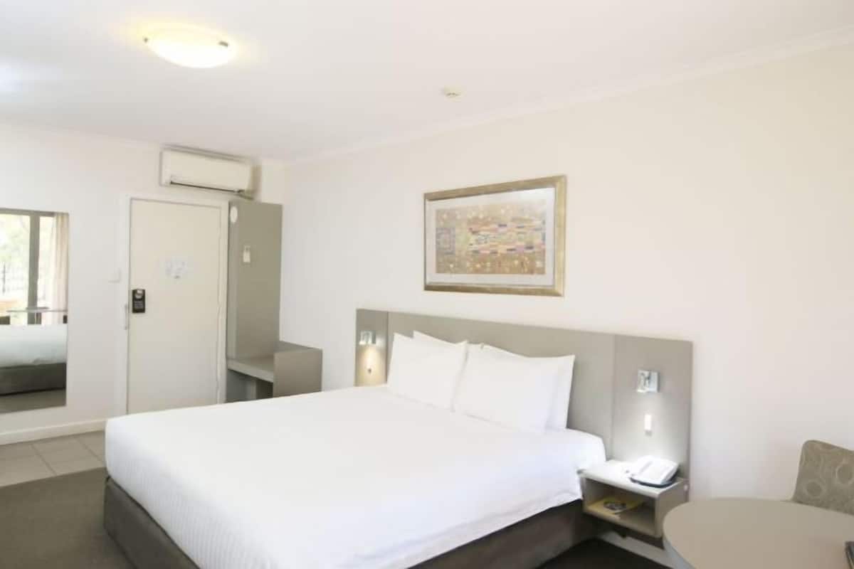 In-room safe, desk, iron/ironing board, free WiFi