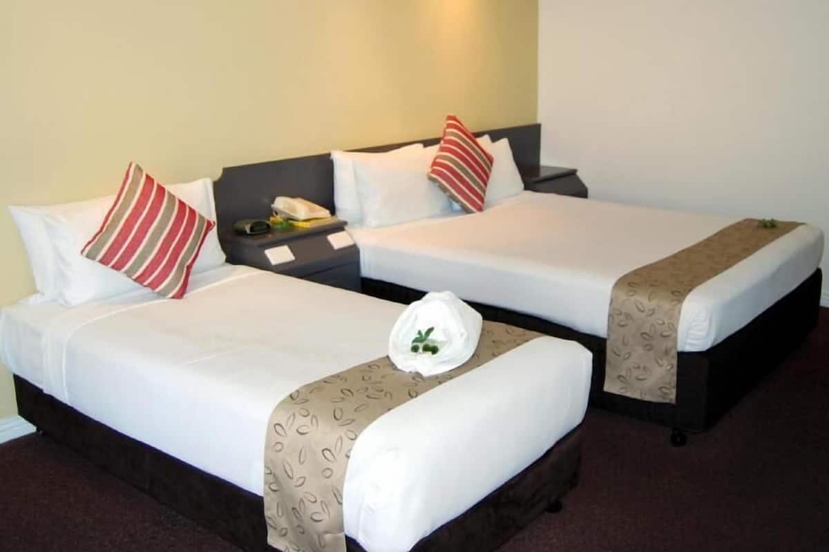 Coffre-fort, bureau, fer et planche à repasser, accès au Wi-Fi (inclus)