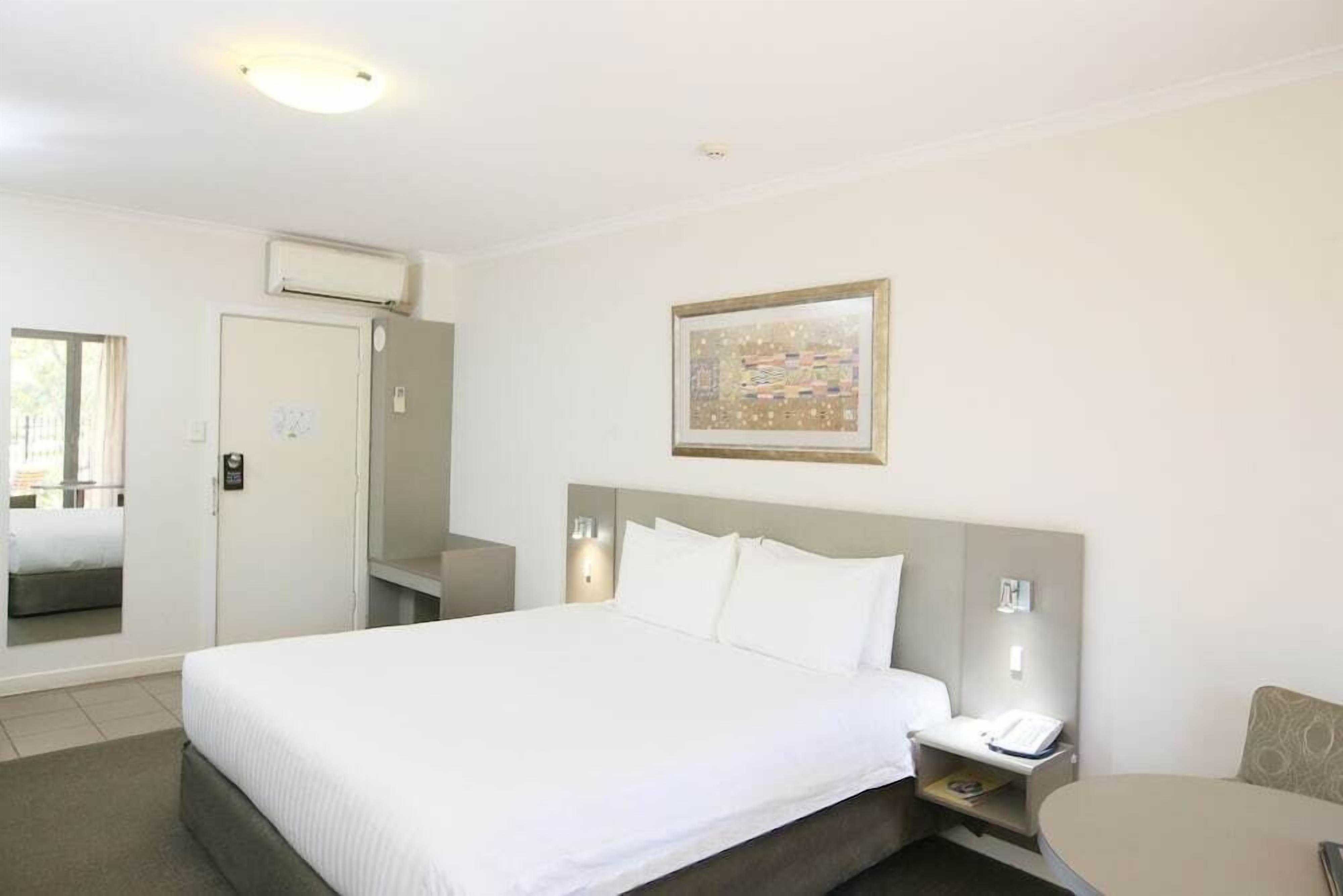 In-room safe, desk, iron/ironing board, free WiFi