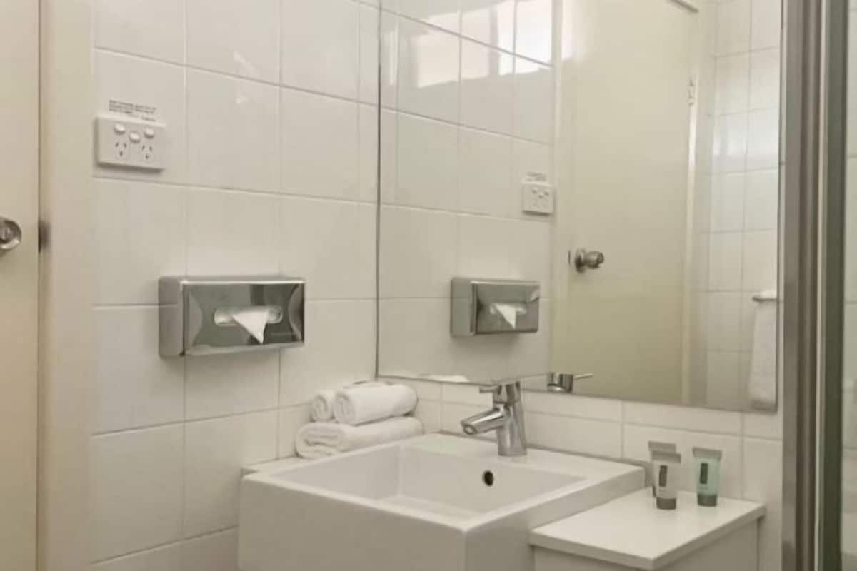 Bathroom | Free toiletries, hair dryer, towels, soap