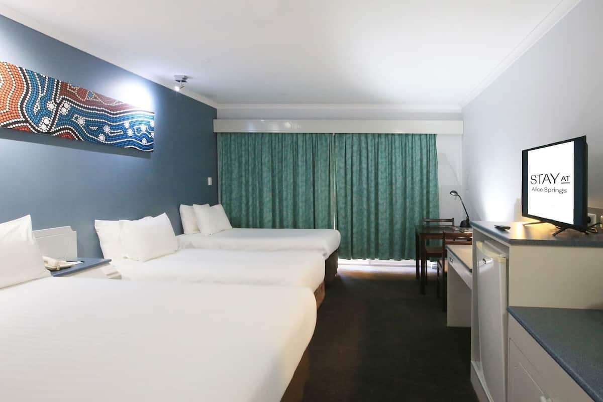 Coffre-fort, bureau, fer et planche à repasser, accès au Wi-Fi (inclus)