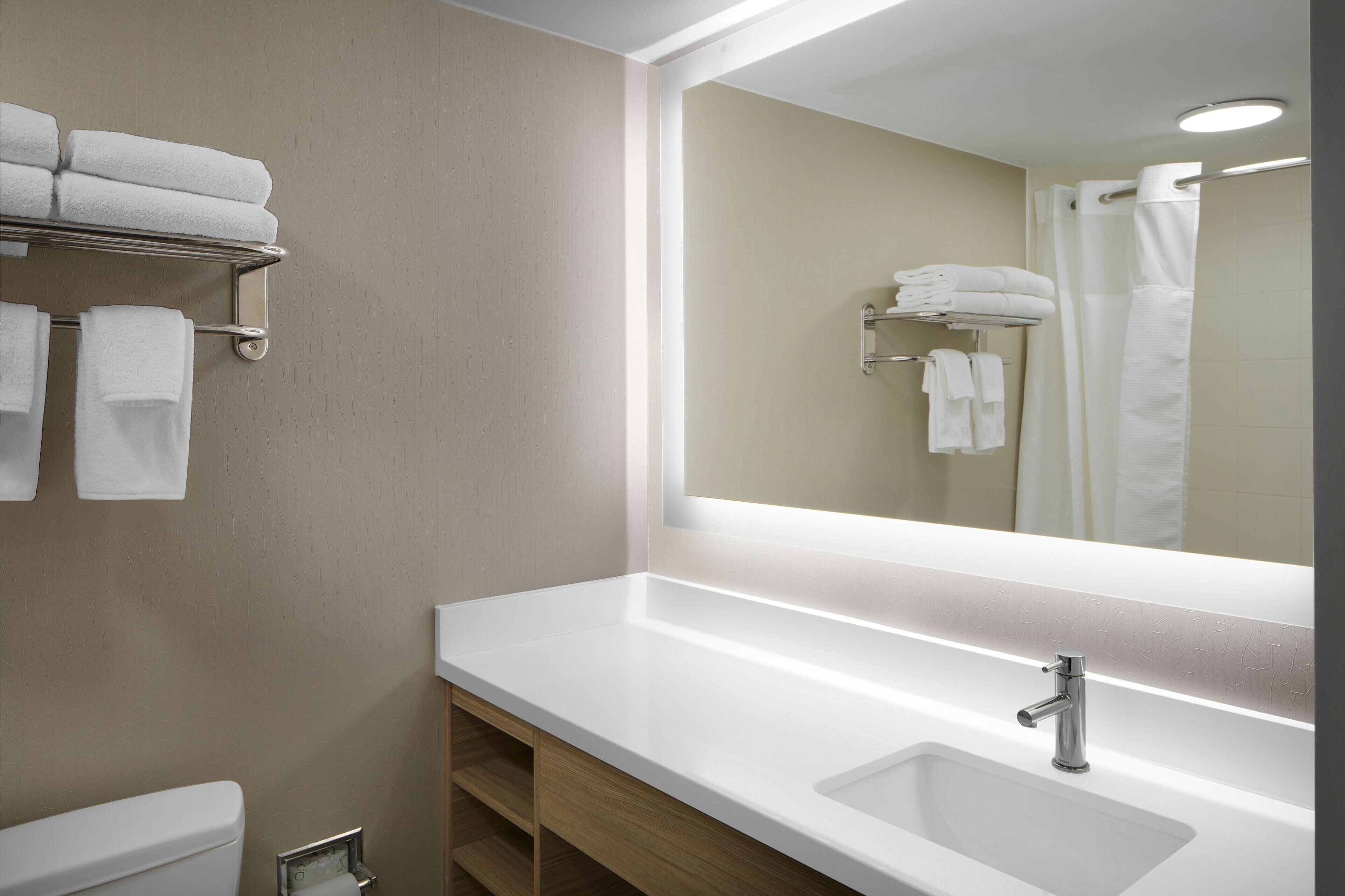 combined shower/bathtub, free toiletries, hair dryer, towels