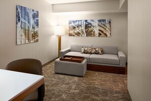 1 bedroom, pillowtop beds, desk, laptop workspace