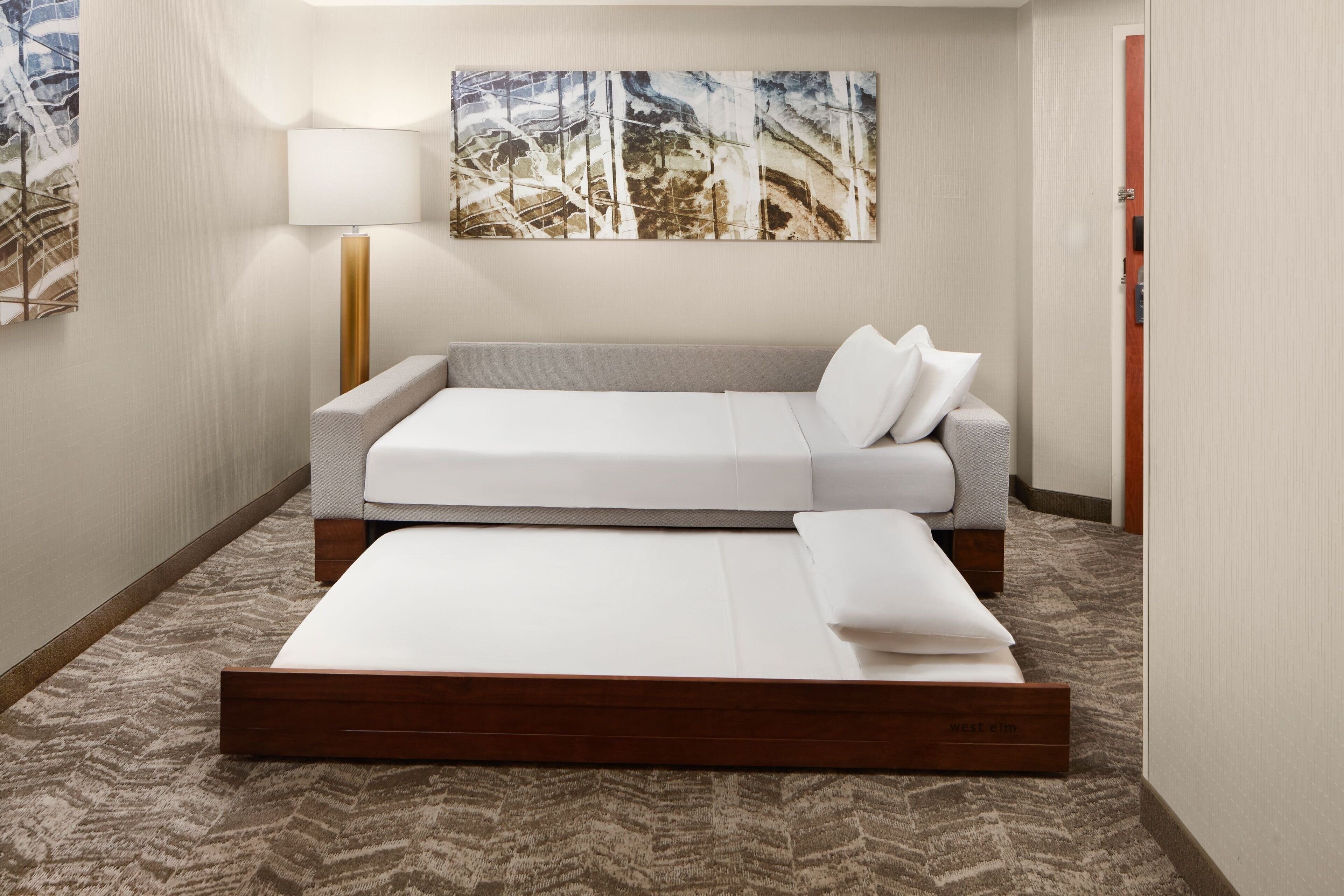 1 bedroom, pillow-top beds, desk, laptop workspace