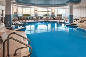 Piscina interna, piscina externa sazonal