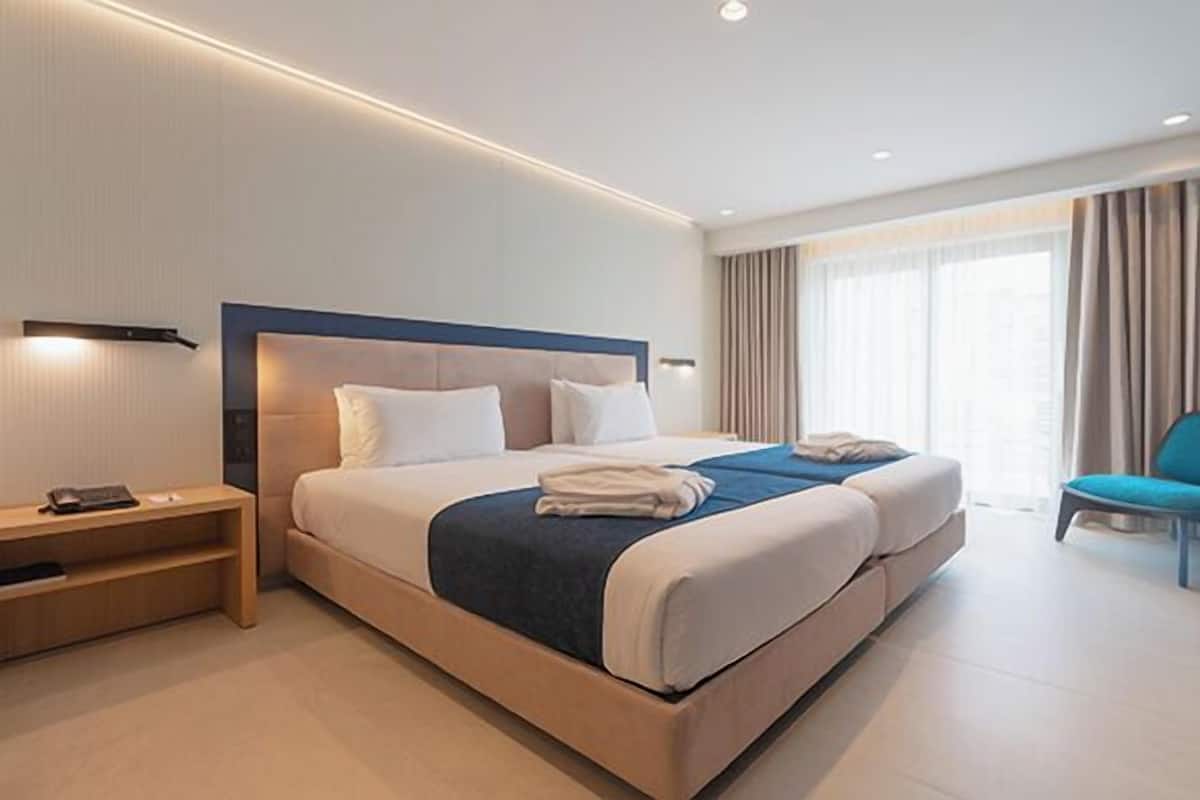 Quarto casal ou duplo, sacada | Roupas de cama premium, cofres nos quartos, escrivaninha