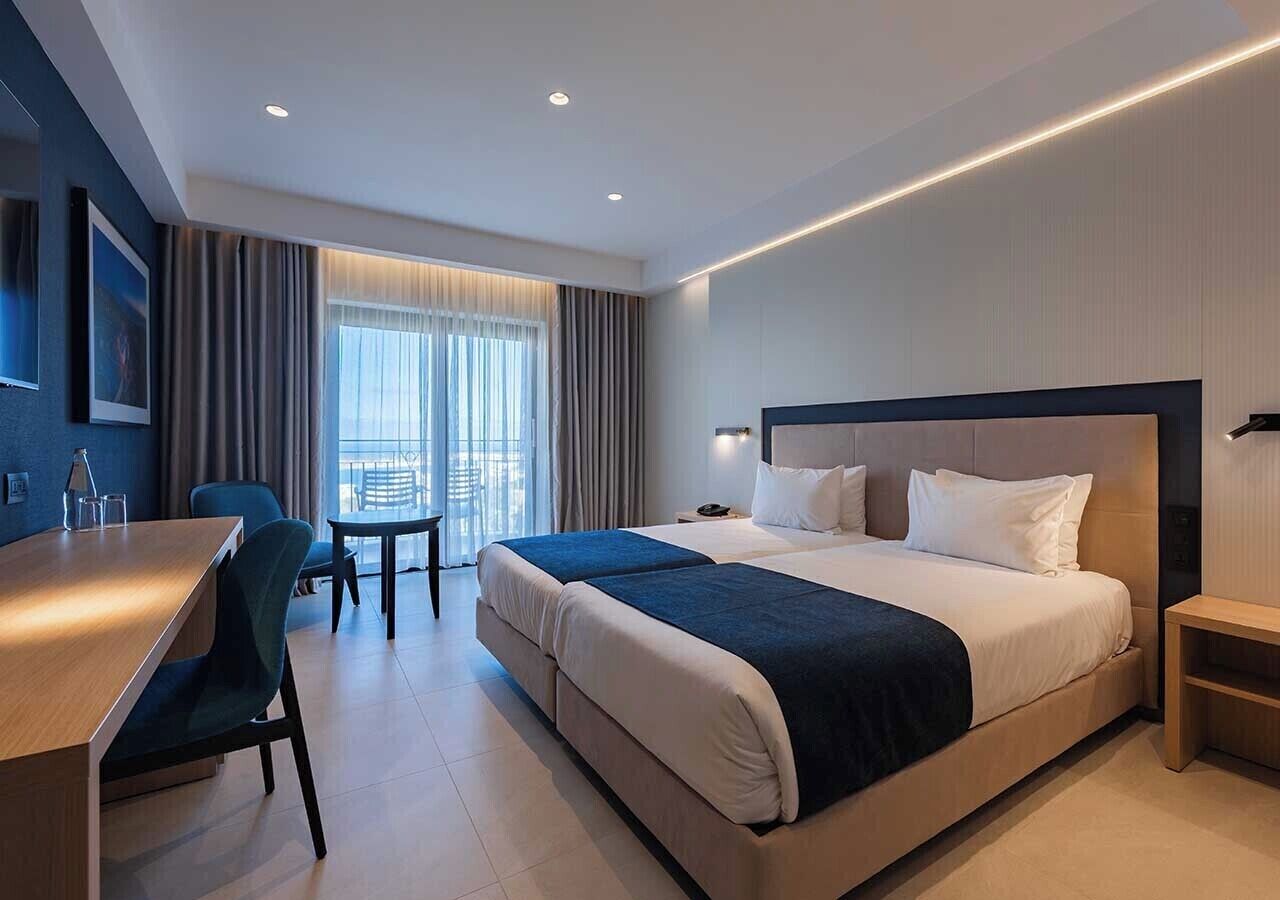 Premium bedding, in-room safe, desk, laptop workspace