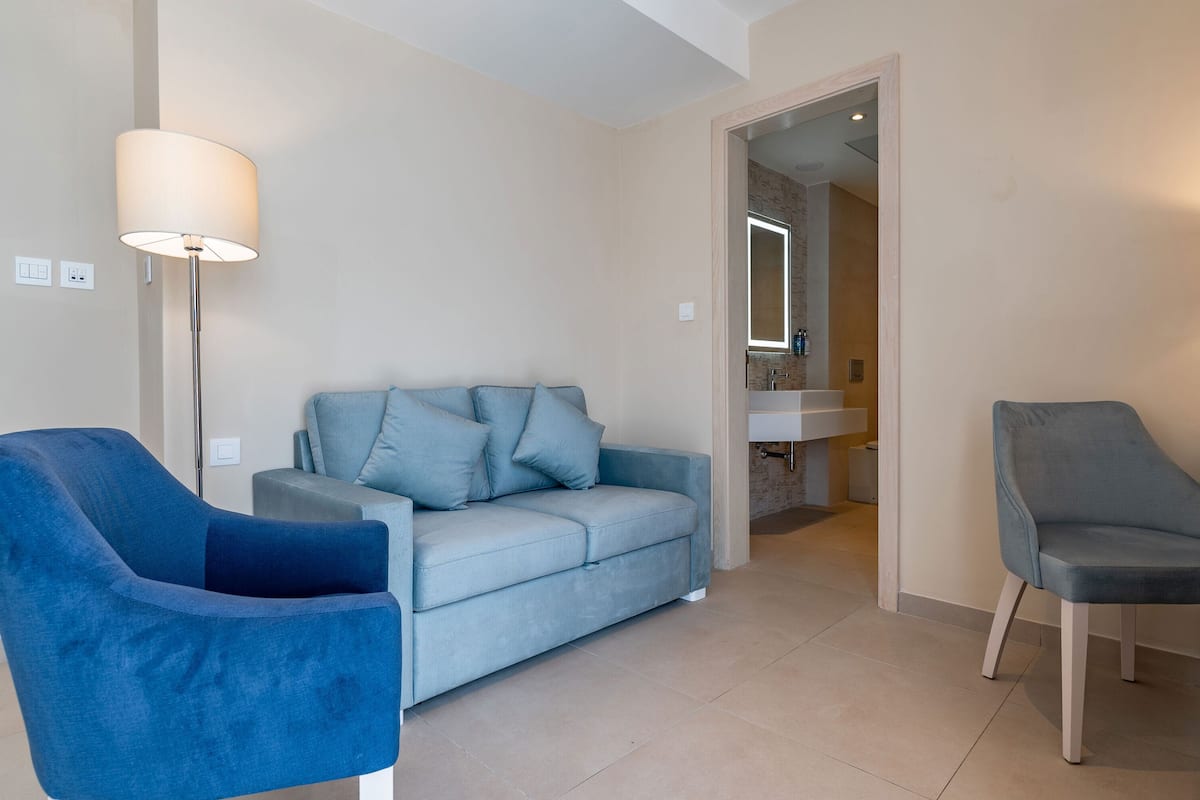 32-inch led tv with satellite channels, tv