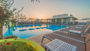 Indoor pool, 2 outdoor pools, free pool cabanas, pool umbrellas