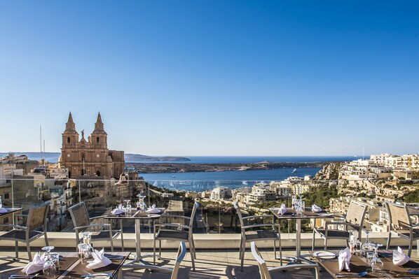 Sundeck - Maritim Antonine Hotel & Spa Malta (Mellieha)
