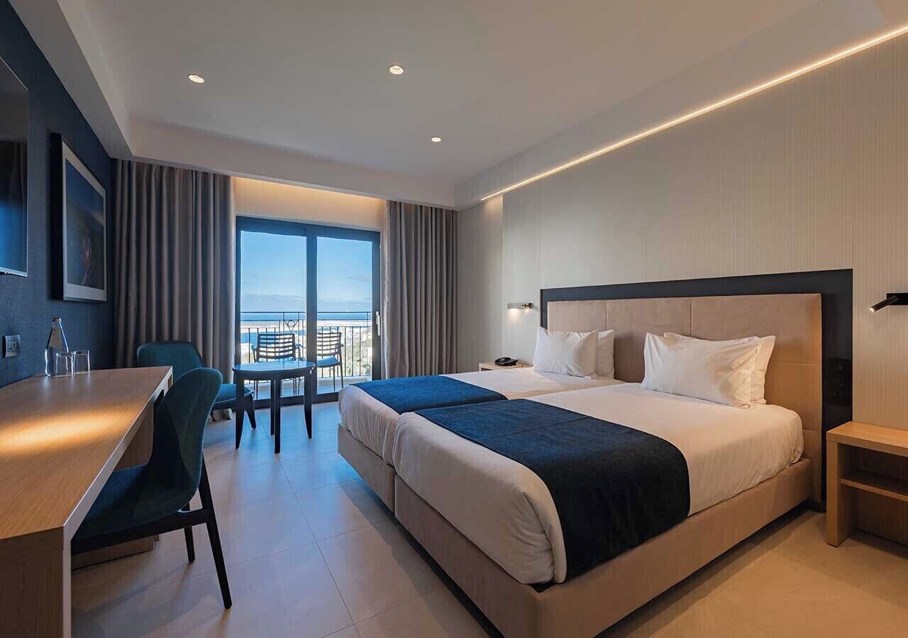 Premium bedding, in-room safe, desk, laptop workspace