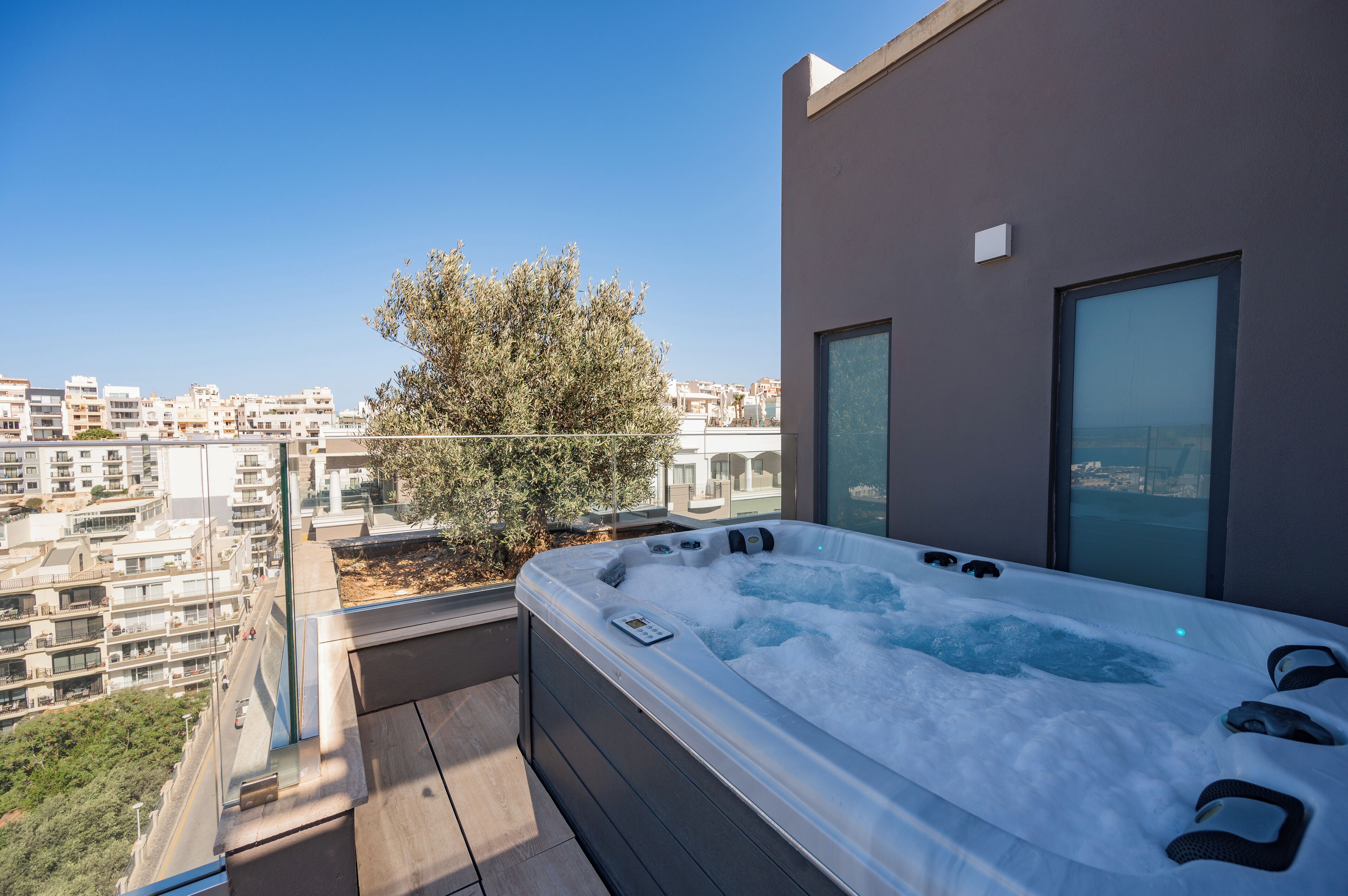 Deluxe Penthouse, Private Pool (Free fully stocked minibar) | Jetted bathtub