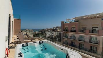 Junior Suite, Hot Tub (Deluxe) | Private spa tub