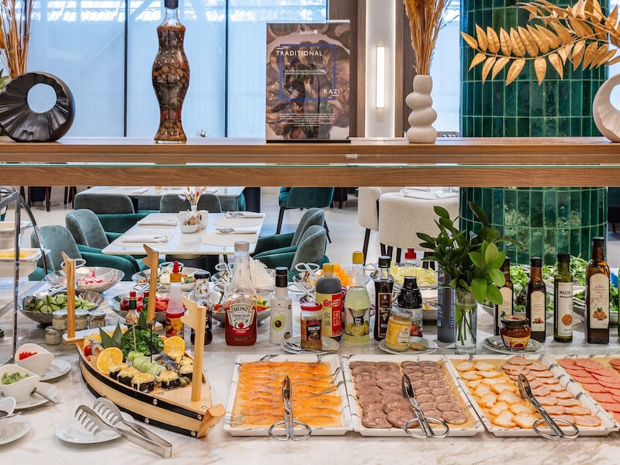 Daily buffet breakfast for a fee