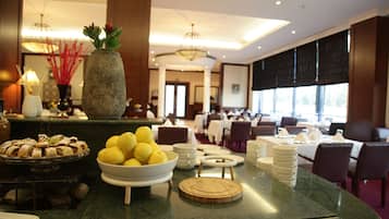 Morgenmadsbuffet hver dag (160000 UZS pr. person)