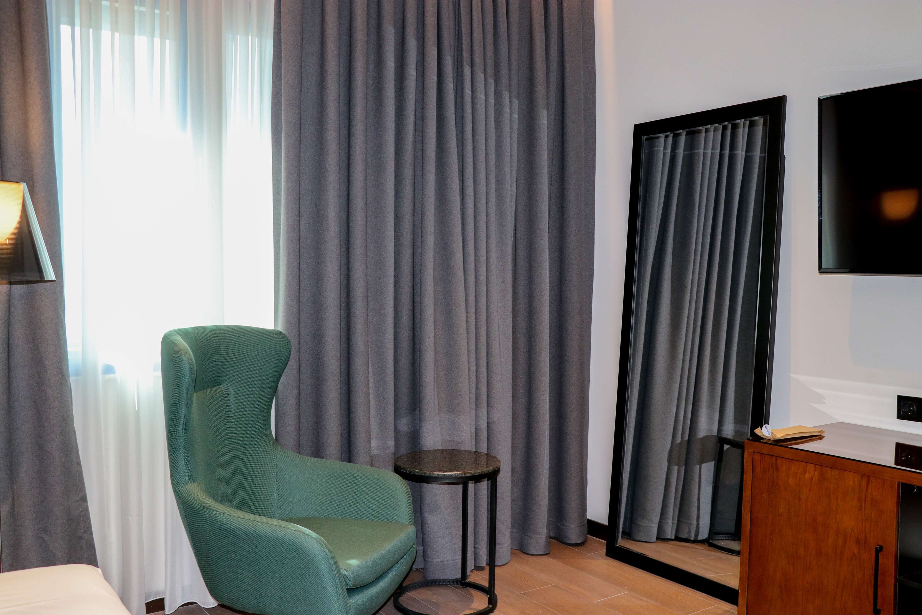 premium bedding, tempur-pedic beds, minibar, in-room safe