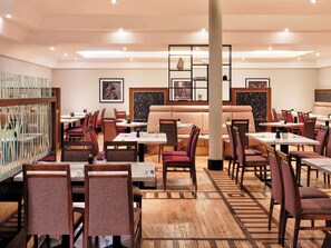 Daily buffet breakfast (PLN 105 per person)