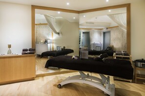 Soins corporels, soins du visage, soins de manucure et de pédicure