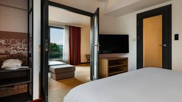 Daunenbettdecken, Minibar, Zimmersafe, Schreibtisch