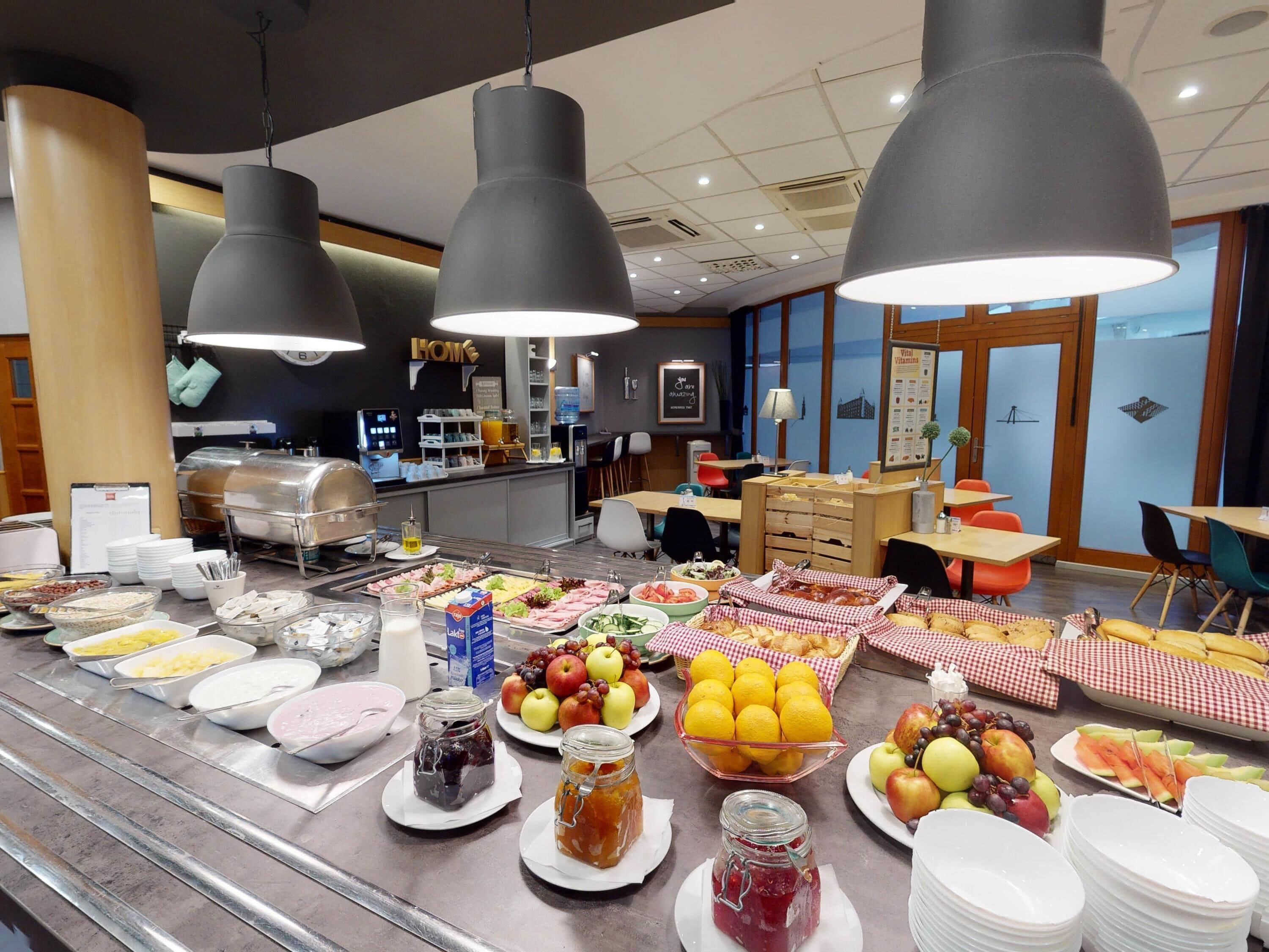 Frokost, lunsj og middag serveres