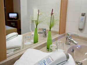 Zimmersafe, Schreibtisch, schallisolierte Zimmer, Bügeleisen/Bügelbrett