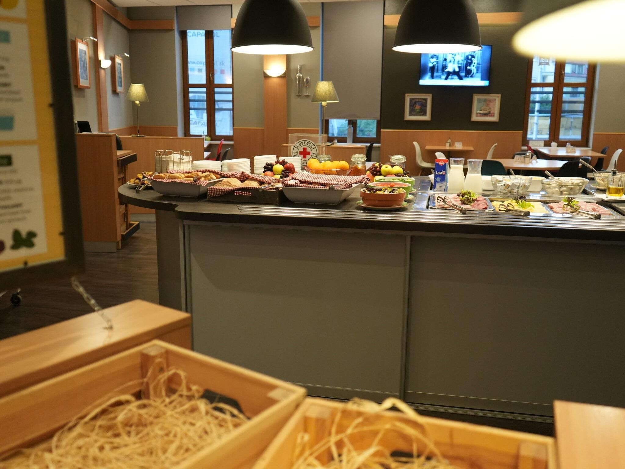 Daily buffet breakfast for a fee