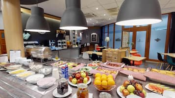 Breakfast, lunch and dinner served