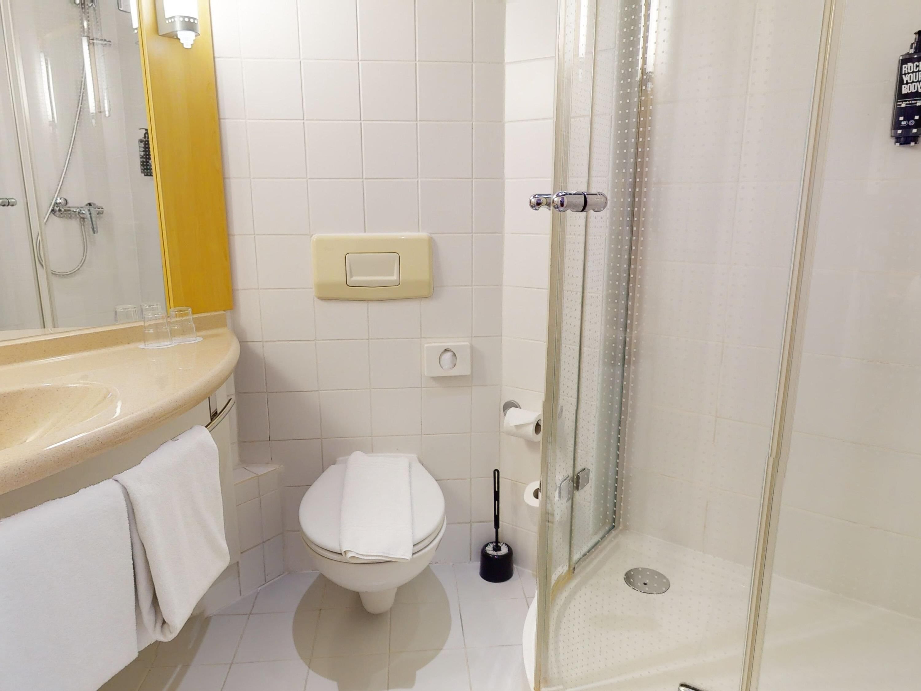 room, 2 single beds | in-room safe, desk, soundproofing, iron/ironing board