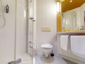 Zimmersafe, Schreibtisch, schallisolierte Zimmer, Bügeleisen/Bügelbrett