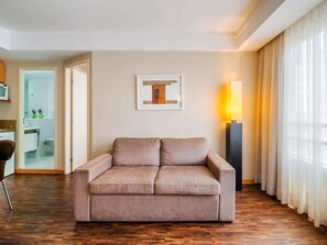 Habitación clásica con 2 camas individuales, 2 camas individuales | Baño | Regadera, regadera tipo lluvia, amenidades de baño ecológicas 